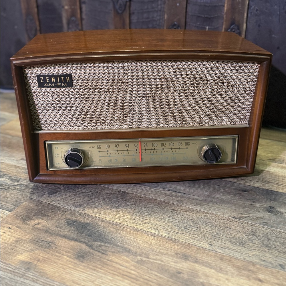 Zenith AM/FM tube radio Model G730 Phono Input 1960s Vintage Tested